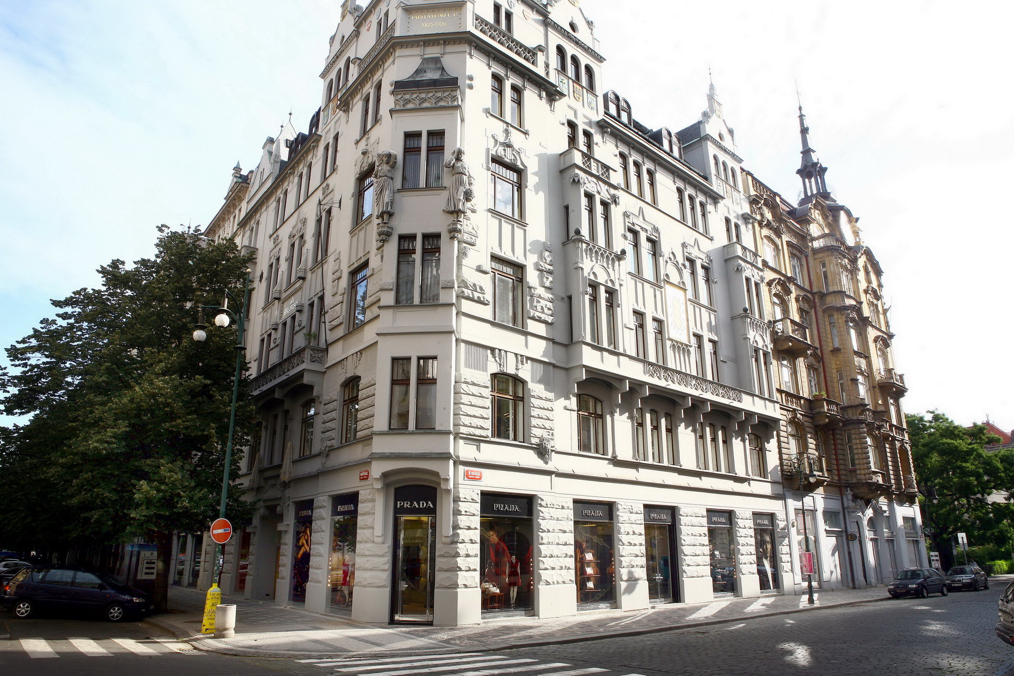 prada-shop-in-prague-ext.jpg